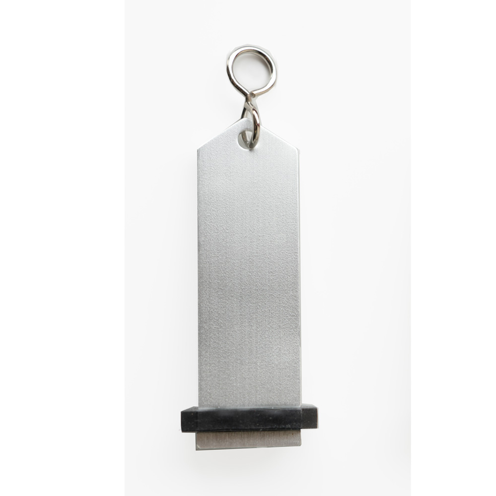 Hotelschlüsselanhänger aus Aluminium /silberfarbig mit schwarzem Gummischonring / Abm.: 100 x 30 mm