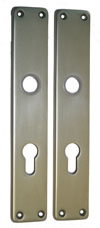 Gegossenes Langschildpaar / Abmessung: 230 x 40 mm Nr. 230/40L / PZ-gelocht / 72 mm / F2-eloxiert