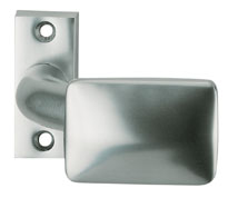 Gekr. Viereckknopf fest auf kant. Rosette F1-eloxiert