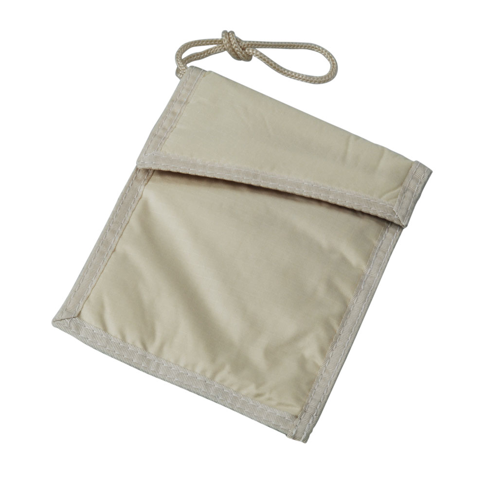 Reise-Safe "Brustbeutel" aus Nylon / beige / Abm: ca. 130 x 170 mm