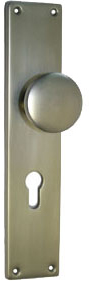 Gegossenes Knopflangschild / Abm.: 250 x 53 mm Nr. 250/53KL / PZ-gelocht / 72 mm / F2-eloxiert