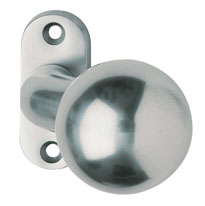 Gekr. Kugelknopf fest auf ovaler Rosette F1-eloxiert